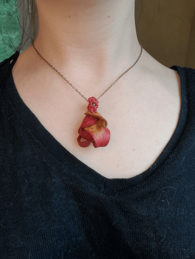 Pendentif "Feuilles d'Yggdrasil" Rouge et Jaune