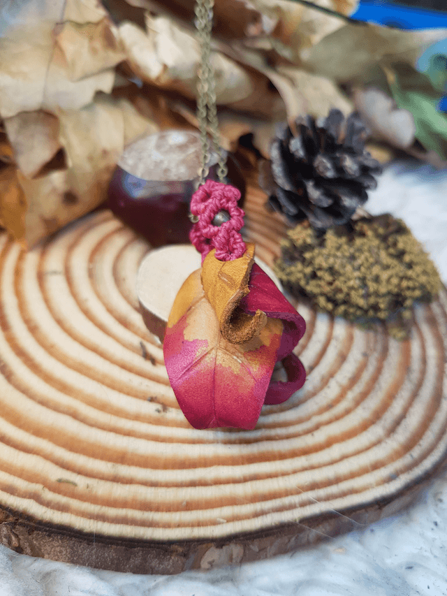 Pendentif "Feuilles d'Yggdrasil" Rouge et Jaune